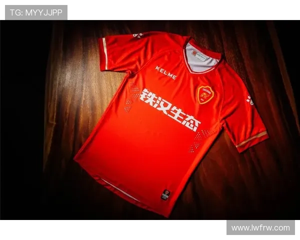 布莱克浦俱乐部迎来新援助力球队重组全力备战新赛季 布莱克浦俱乐部迎来新援助力球队重组全力备战新赛季