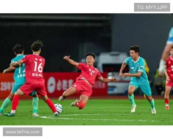 苏超盐城与苏州足球激战正酣直播全程回顾精彩瞬间