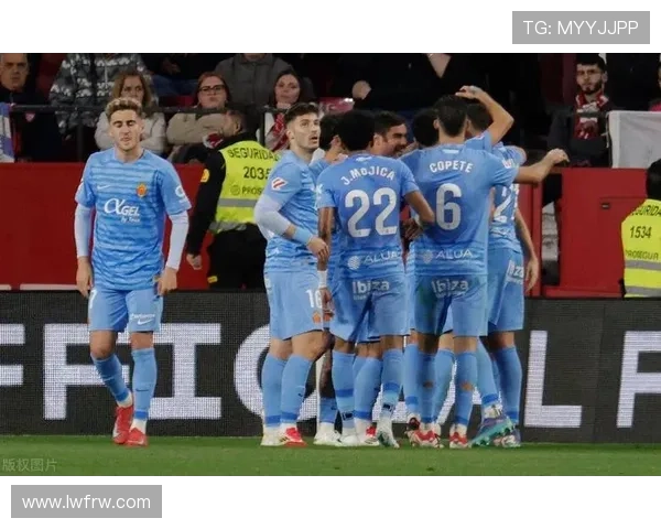 德甲最新积分榜:各队激烈争夺欧战席位与保级战况分析 德甲最新积分榜:各队激烈争夺欧战席位与保级战况分析