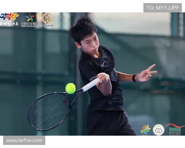 网球赛季更新:新星崛起与老将退役交织,激烈角逐引发关注 网球赛季更新:新星崛起与老将退役交织,激烈角逐引发关注