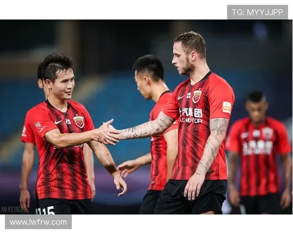 罗马与都灵激战正酣 两队比分鏖战引发球迷热议 罗马与都灵激战正酣 两队比分鏖战引发球迷热议