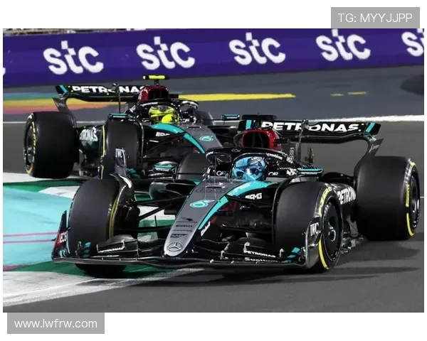 F1赛季激战正酣 梅赛德斯与红牛争锋引关注 新一轮技术升级暗藏变数 F1赛季激战正酣 梅赛德斯与红牛争锋引关注 新一轮技术升级暗藏变数