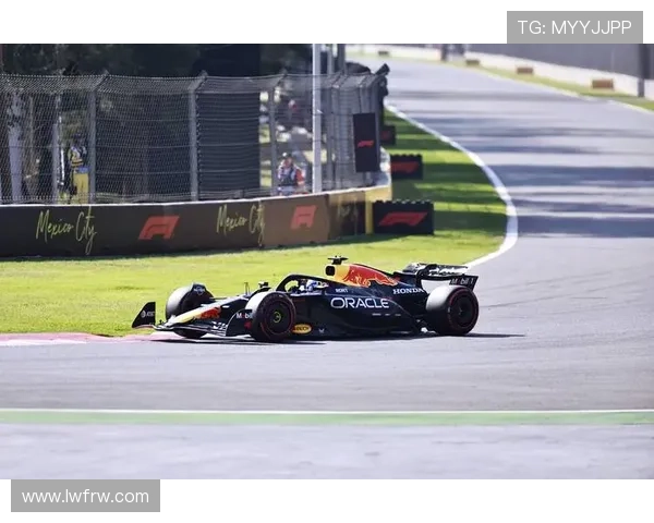 F1新赛季多队阵容变动引发激烈竞争格局全面升级态势持续升温中 F1新赛季多队阵容变动引发激烈竞争格局全面升级态势持续升温中