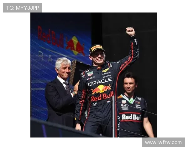 F1赛事最新动态:维斯塔潘斩获连续第三个世界冠军,红牛车队再创辉煌纪录 F1赛事最新动态:维斯塔潘斩获连续第三个世界冠军,红牛车队再创辉煌纪录