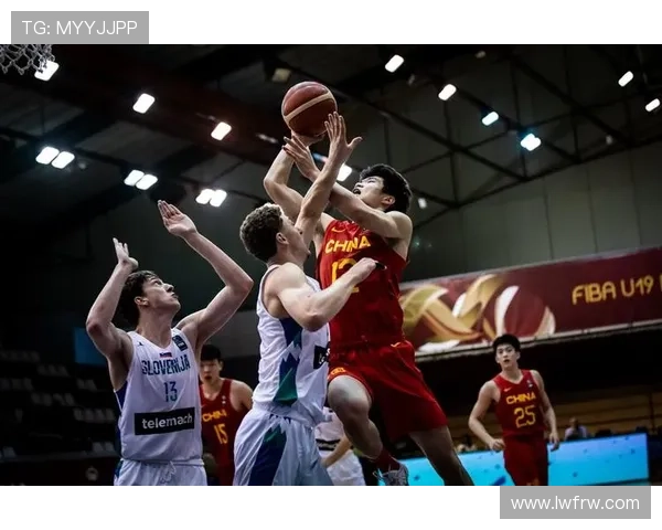 篮球世界杯精彩开战 中国男篮力拼世界强队 展现全新风采 篮球世界杯精彩开战 中国男篮力拼世界强队 展现全新风采